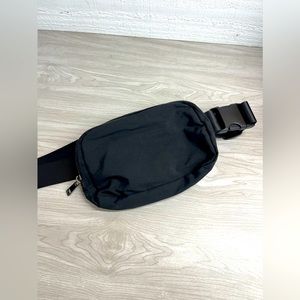 Black belt bag